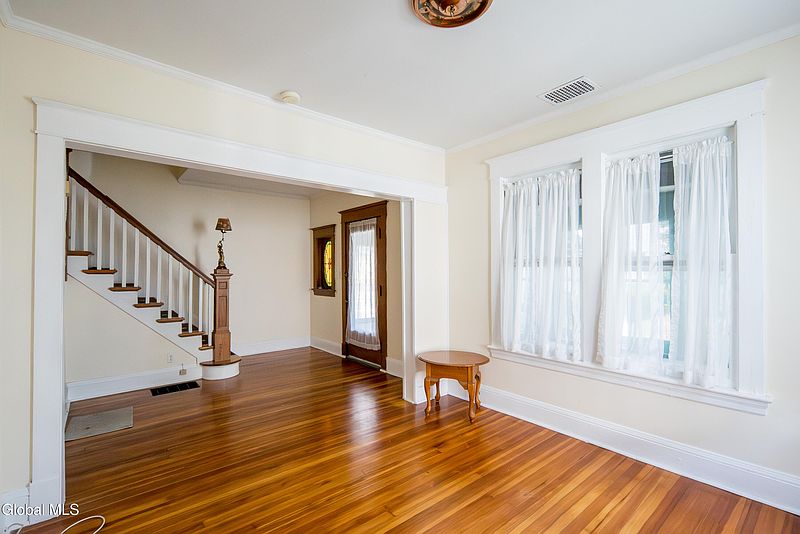 5th image of 4 Frost Place