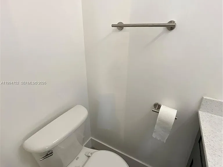 435 NW 19th Ln — Photo 6