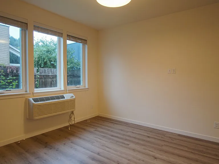 6015 S Virginia Ave #201 — Photo 8