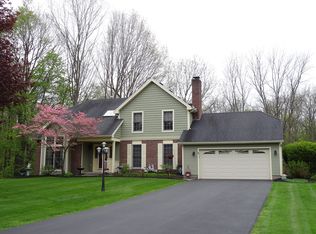 11 Cobblestone Xing, Penfield, NY 14526