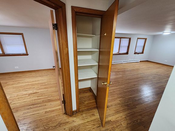 5th image of 4420 N Winchester Ave APT Gw