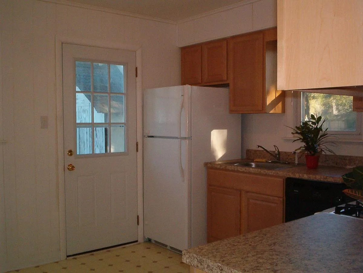 4 bed, 1279 sqft, $2,650 — Photo 3