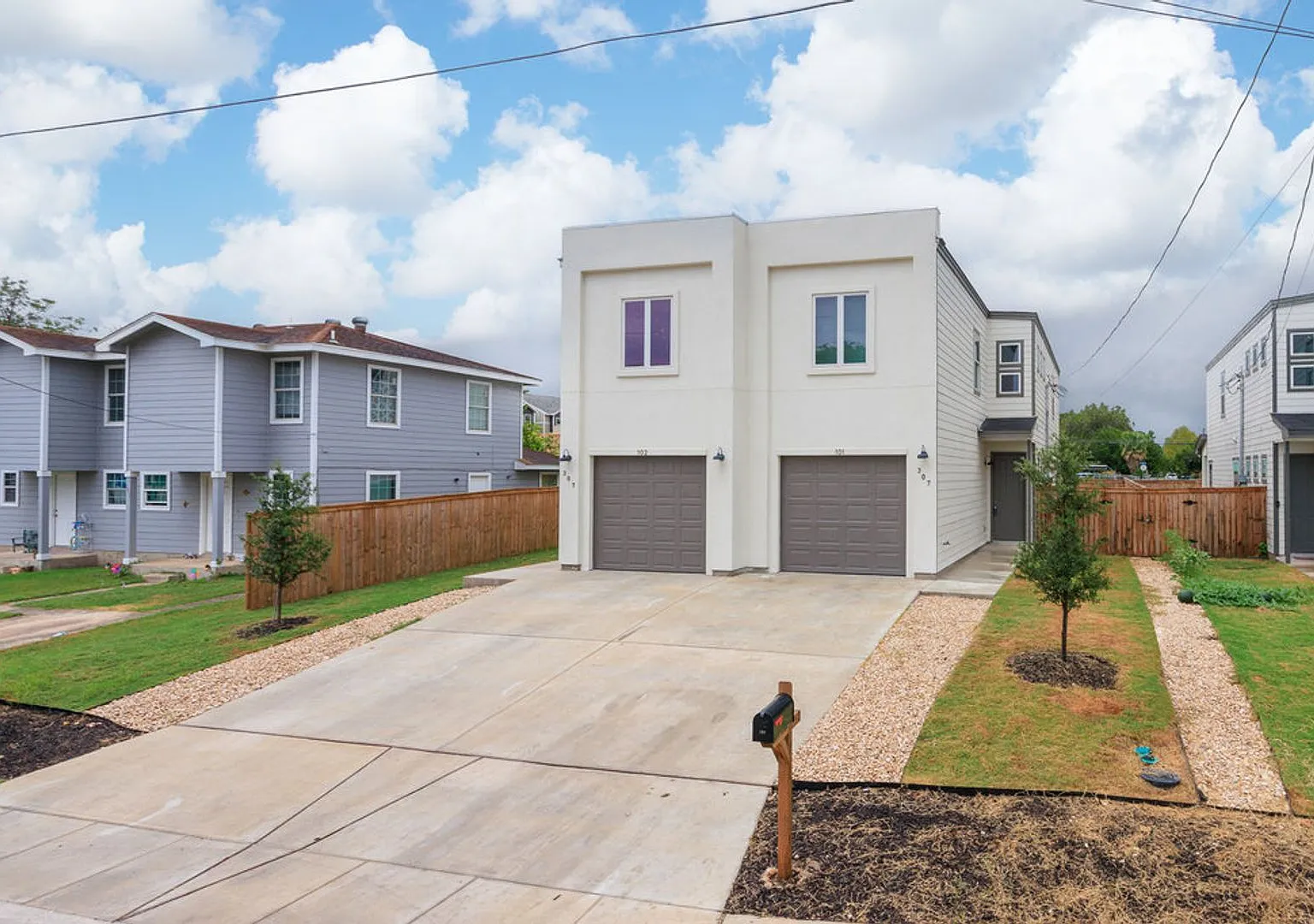 Spacious and Modern Townhome! — Photo 1