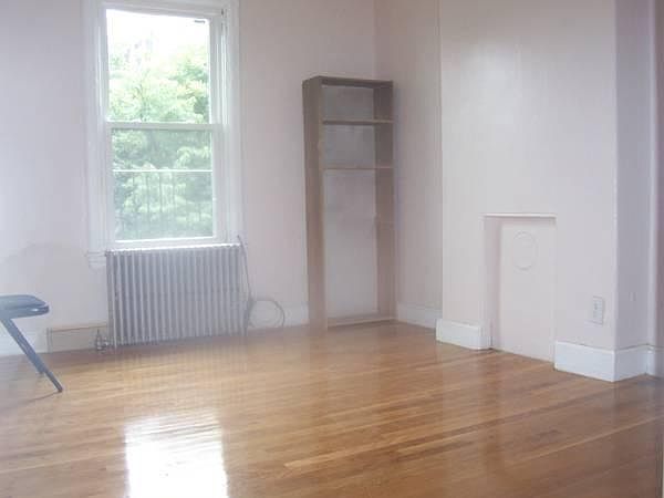 2nd image of 686 Parker St #2E