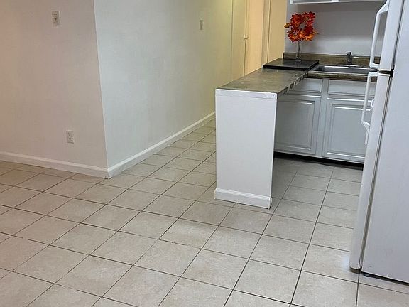 2nd image of 2121 35th St #1