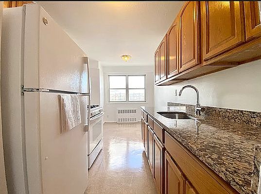2nd image of 2015 Bruckner Blvd APT 10D