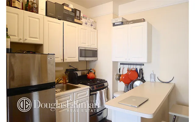 Rented by Douglas Elliman | media 23