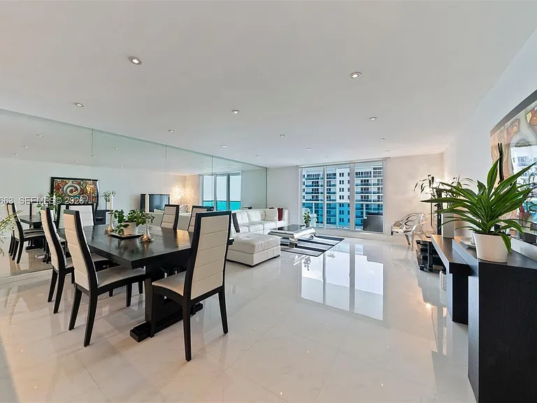 2301 Collins Ave #1210 — Photo 26