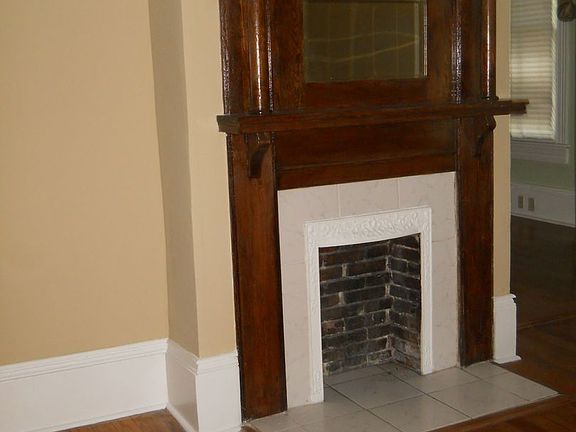 4th image of 107 W Ann St