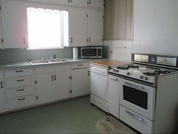 2nd image of 2323 Jacksonville Dr