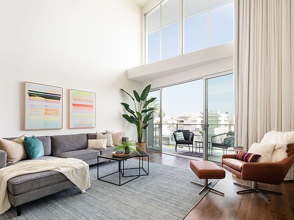 2nd image of 733 N Hudson Ave #9