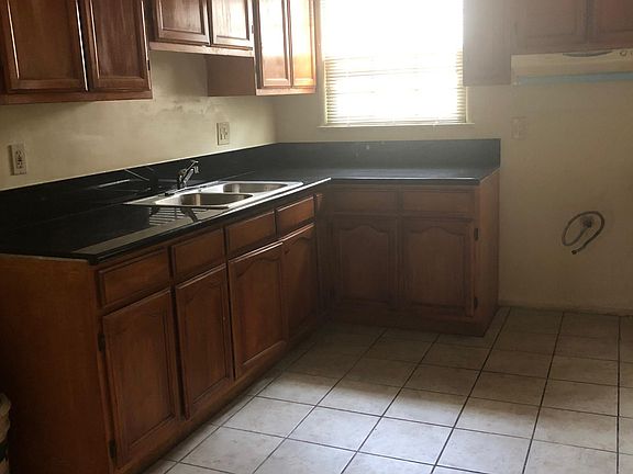 4th image of 433 W Queen St APT 6
