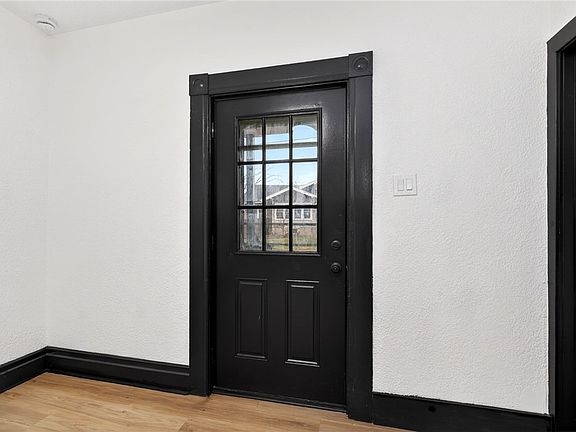 4th image of 69 W Vine St