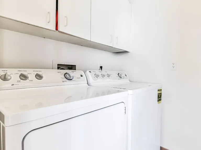 Laundry/pantry room