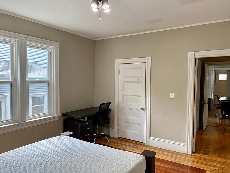 10 E George St #1 — Photo 11