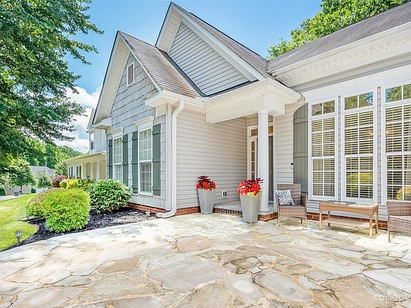 3rd image of 7219 Sedgebrook Dr W