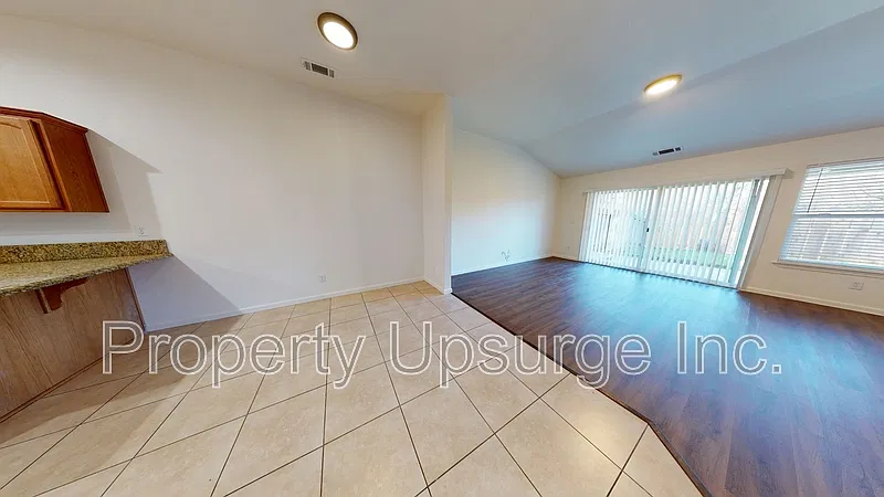 3 bed, 2.0 bath, 1400 sqft, $2,095 — Photo 3