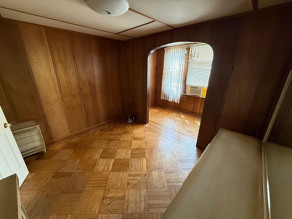 1st image of 118 Poplar St Floor 1