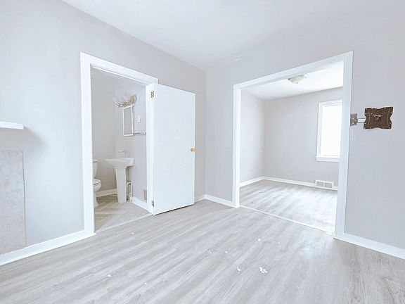 5th image of 533 Columbia St APT B