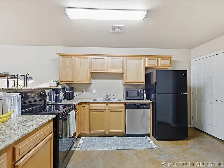 1407 W Haskell St — Photo 9