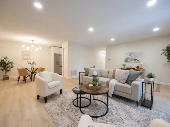 3 Thayer Pond Dr Unit 11, North Oxford, MA 01537