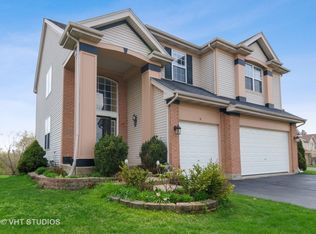 9 Prairie Pointe Ln, Streamwood, IL 60107