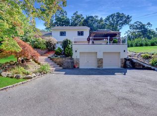 29 Hillside Ln, Syosset, NY 11791