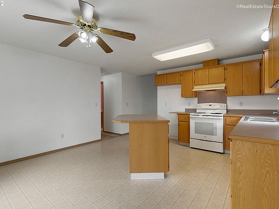 4th image of 15408 NE 88th St