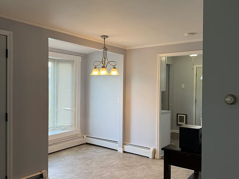 402 Roseberry St — Photo 7