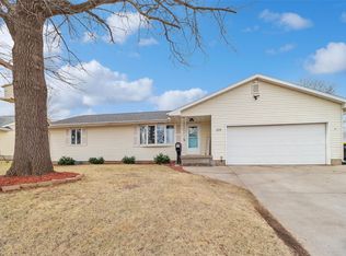 614 S 10th St, Adel, IA 50003