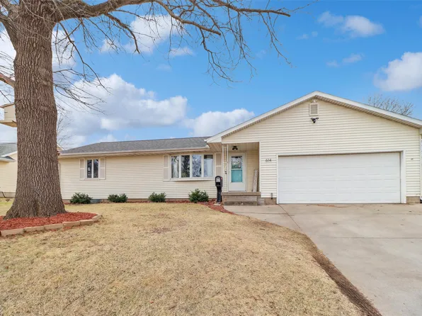 614 S 10th St, Adel, IA 50003