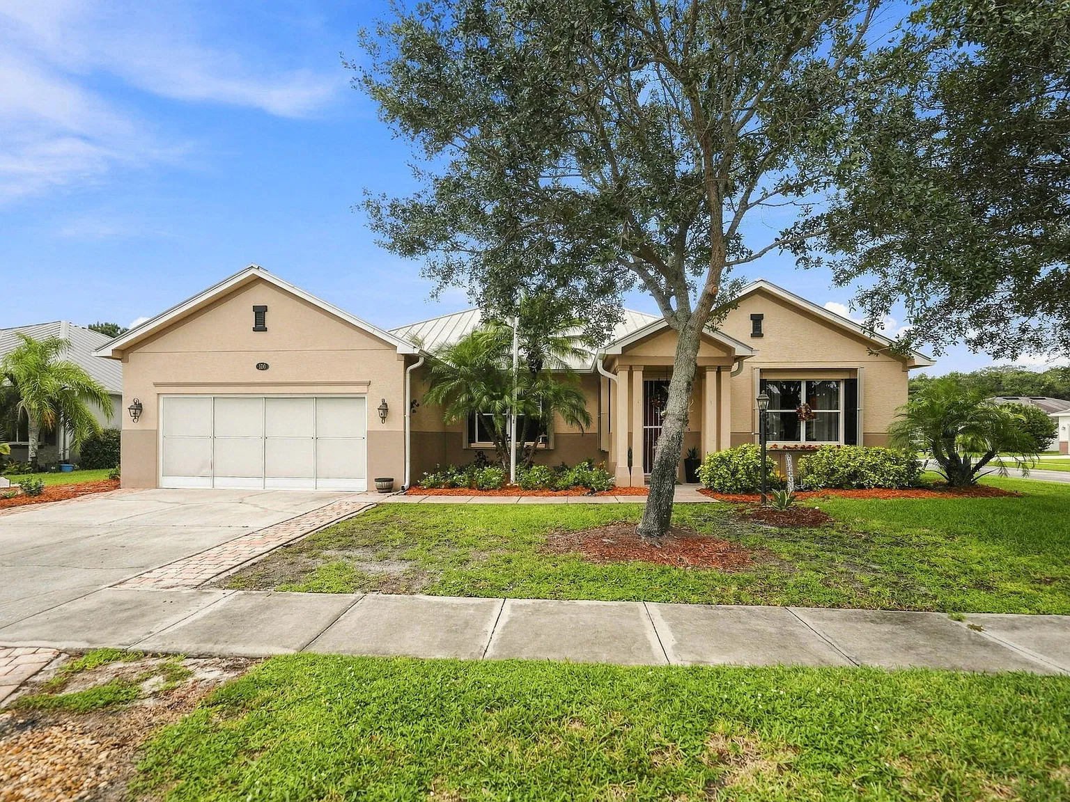 4 bed, 2.0 bath, 2737 sqft, $3,500 — Photo 2