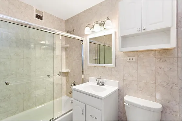 Sold by Digs Realty Group | media 6