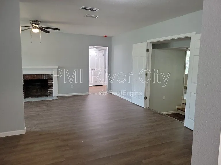 1356 River Hills Cir E — Photo 9