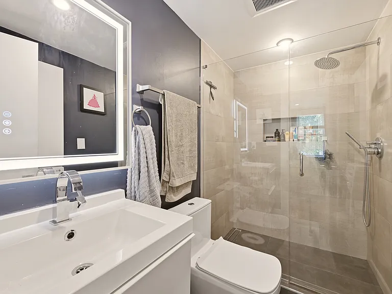 1221 Oates St NE #B — Photo 17