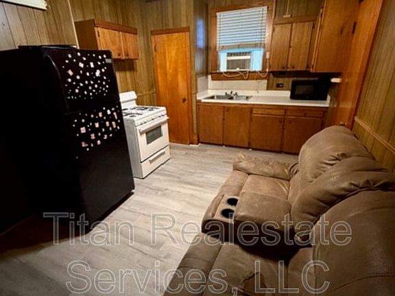 5th image of 218 W Saint Peter St #7