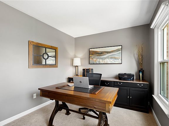 3rd image of 204 Elmhurst Cir