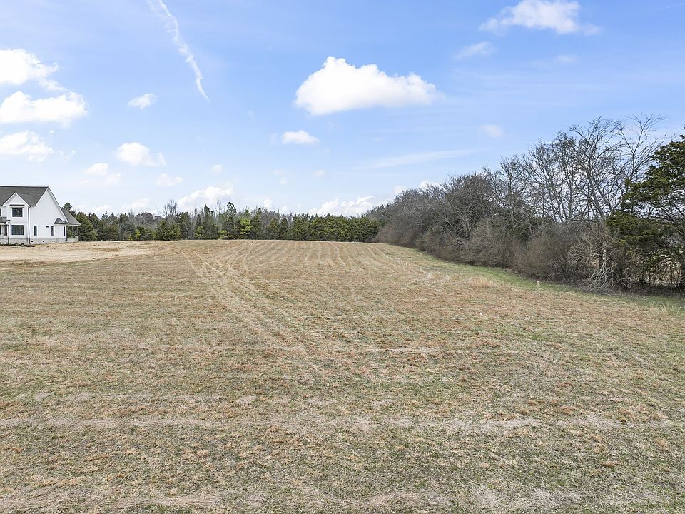 2nd image of 4901 Bradyville Pike