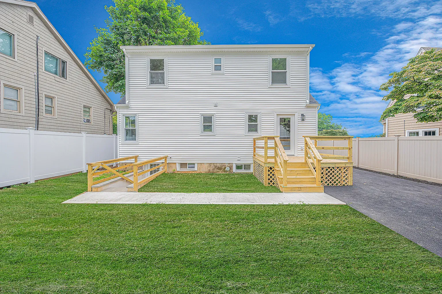 3 bed, 1774 sqft, $6,195 — Photo 3