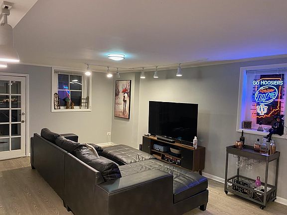 2nd image of 1338 N La Salle Dr APT 1