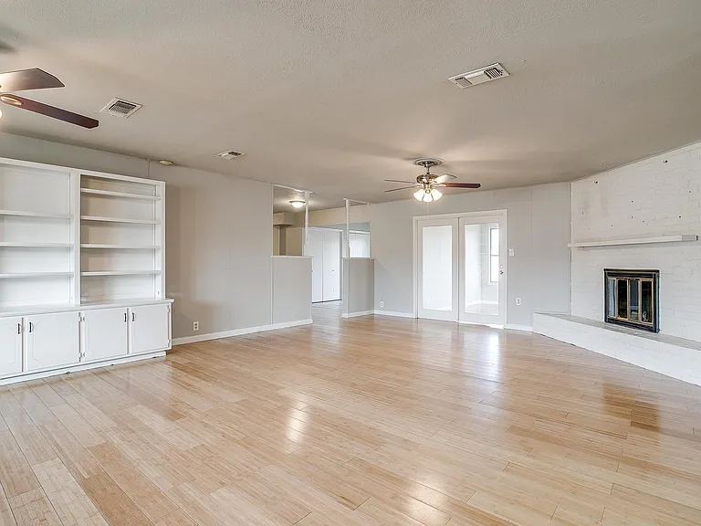109 SE Dian St — Photo 24