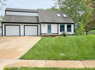 1541 W Concord Dr, Olathe, KS 66061