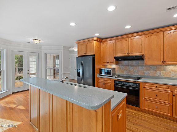 5th image of 3567 E Medinah Ave