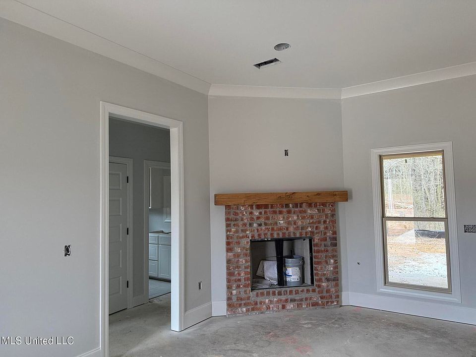 2nd image of 126 Jasmine Cove Dr