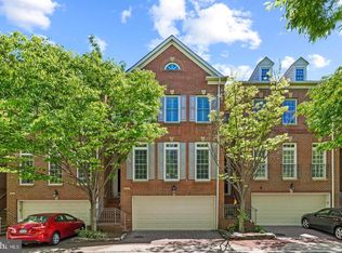 328 Helmuth Ln, Alexandria, VA 22304