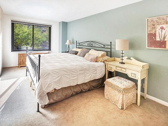 4th image of 2039 Broadway #3G