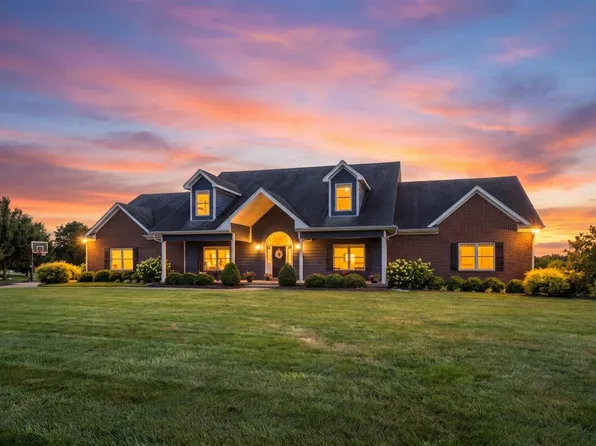 210 Colonial Dr, Versailles, KY 40383