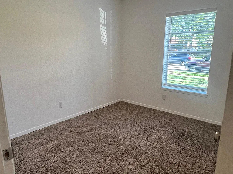 1113 Springwood Dr — Photo 20