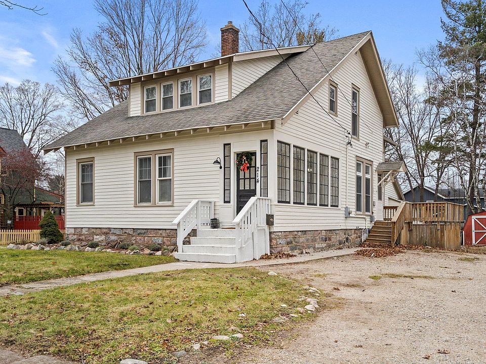 1st image of 214 Woodward Ave