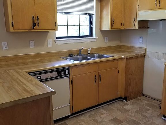 4th image of 3403 Maple Creek Ln #A